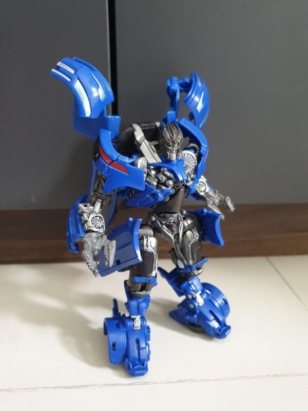 Transformers Studio Series Jolt And Sideswipe In Hand Images  (1 of 3)